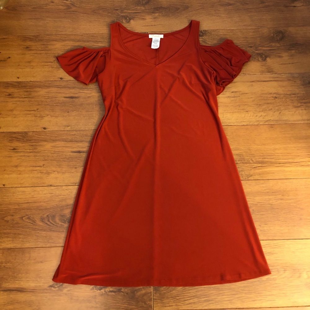 Beautiful Cold Shoulder Dress - M